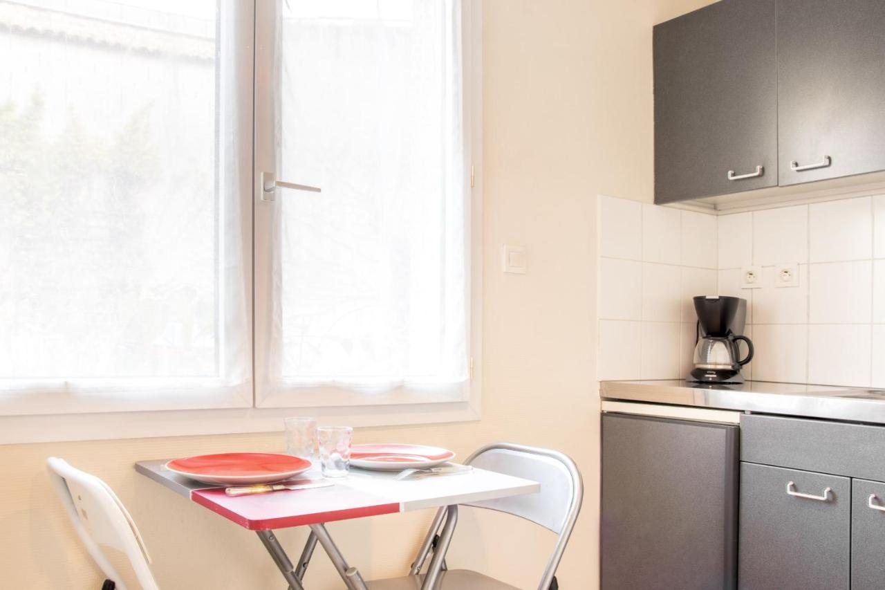Le 12 Carnot - Serenite Assuree Dans Ce Grand Studio Apartment Поатие Екстериор снимка