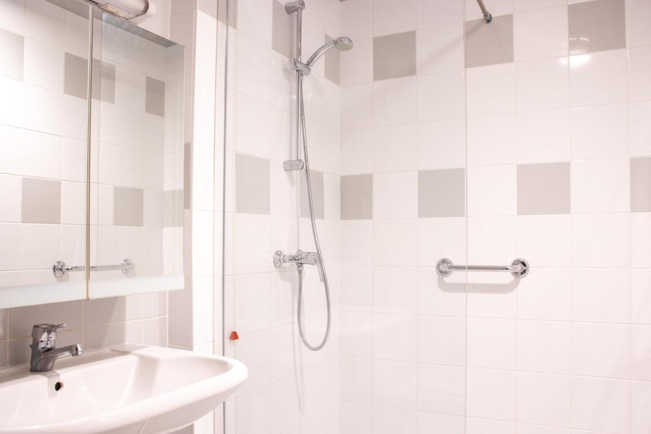 Le 12 Carnot - Serenite Assuree Dans Ce Grand Studio Apartment Поатие Екстериор снимка